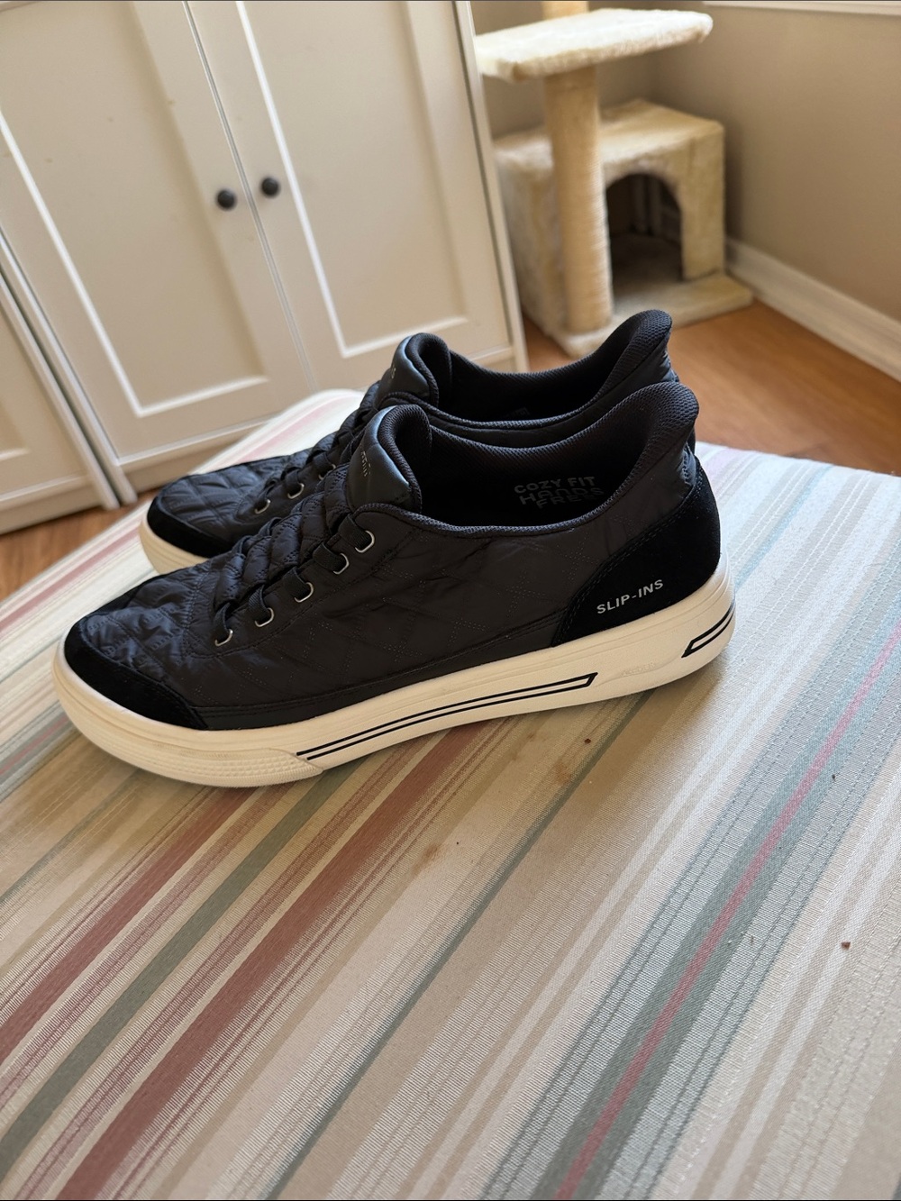 Skechers Men's Black Quilted Sneakers with White Sole